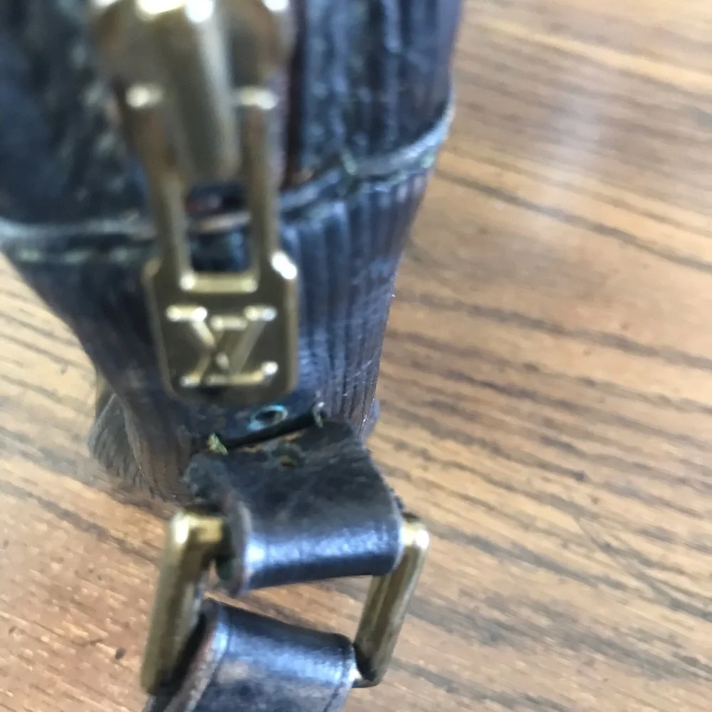 Louis Vuitton Crossbody Bag - Picture 13 of 13